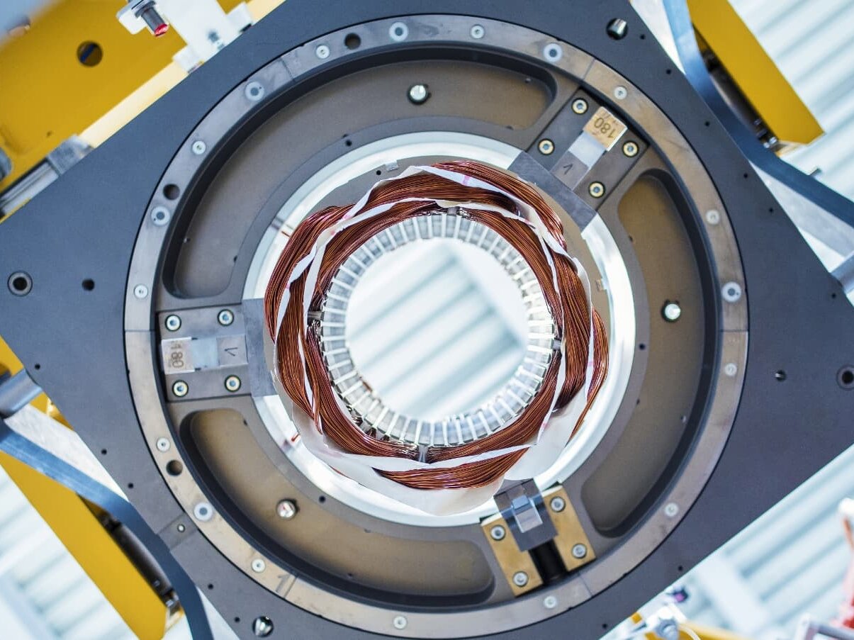 Risomat beschleunigt die Elektrifizierung – mit Hilfe von Wälzlagern von Franke